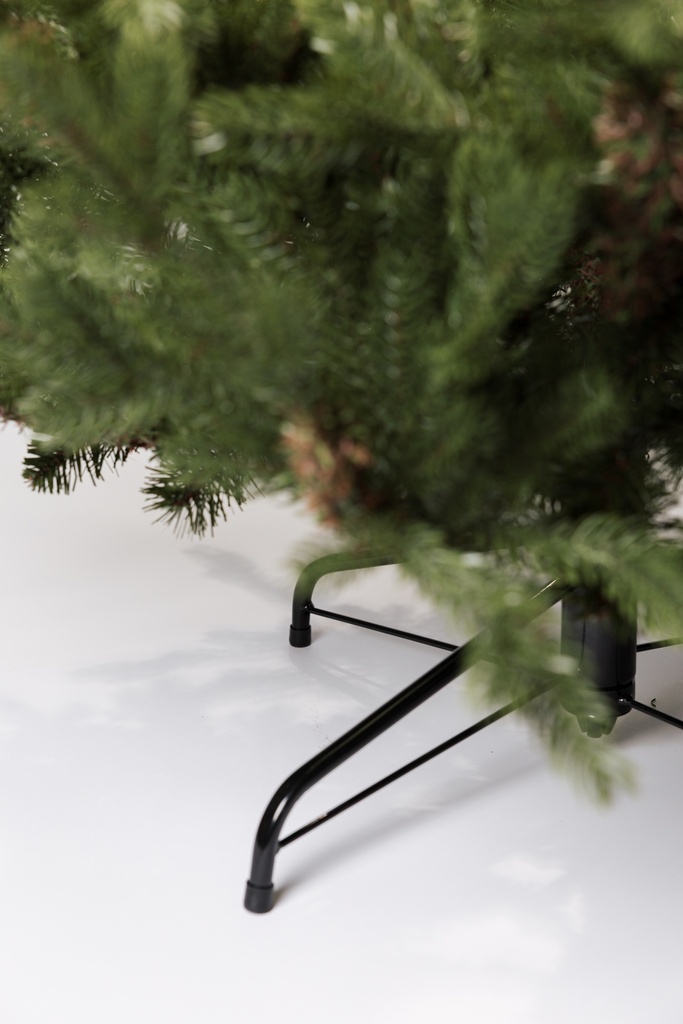 Jivana's Holly Jolly Christmas tree 180 cm